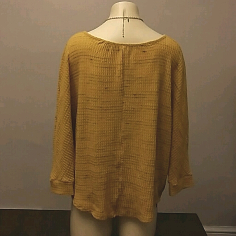 Design Lab Light Knit Sweater - Picture 3 of 4